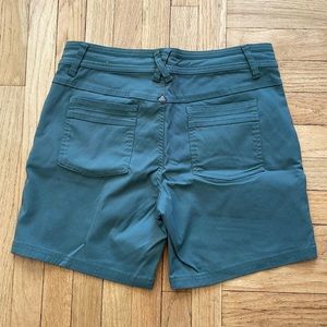 Prana W's Stretch Nylon shorts, size 8, green